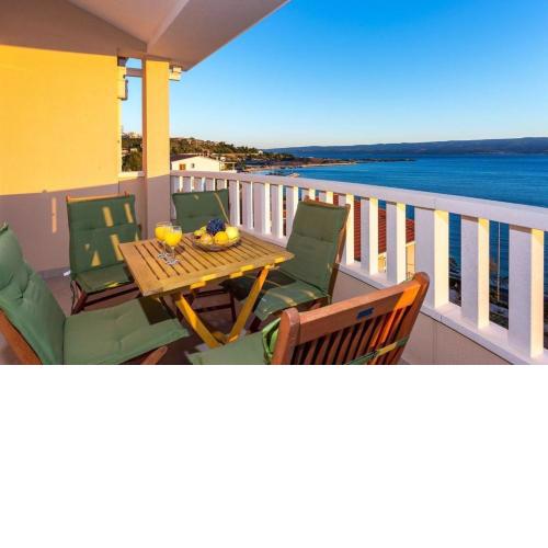 Wohnung in Dugi Rat mit Großer Terrasse - a81131