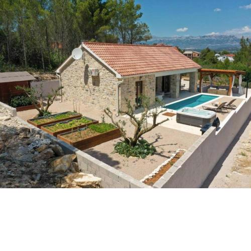 Wonderful Holiday Home in Pridraga with Wellness