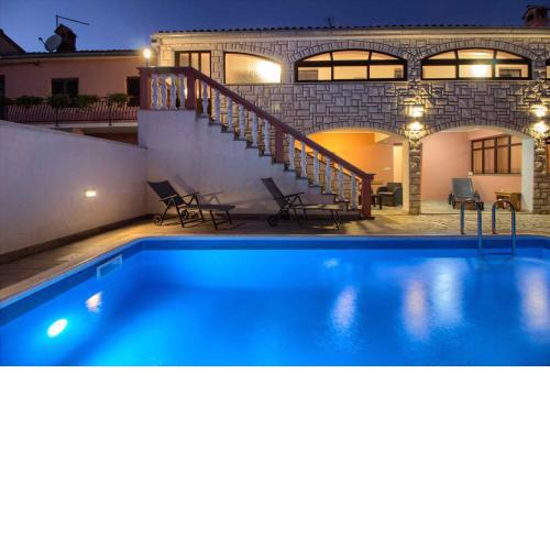 Wonderful villa Dvori with private pool for 12 persons near Pula