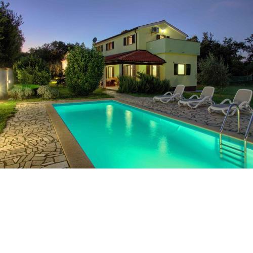 Wonderful villa Fuma with pool near the beach, big kids playground