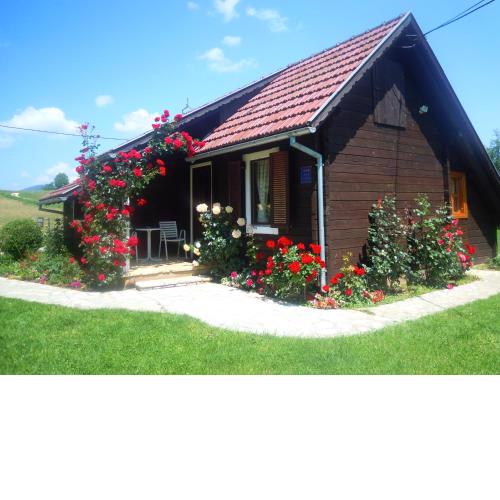 Wooden house Nela near Plitvice Lakes