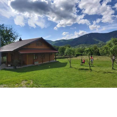 Wooden House Pia