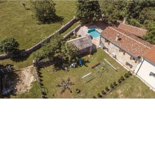 Wunderschönes Ferienhaus in Matijaši mit Großer Terrasse