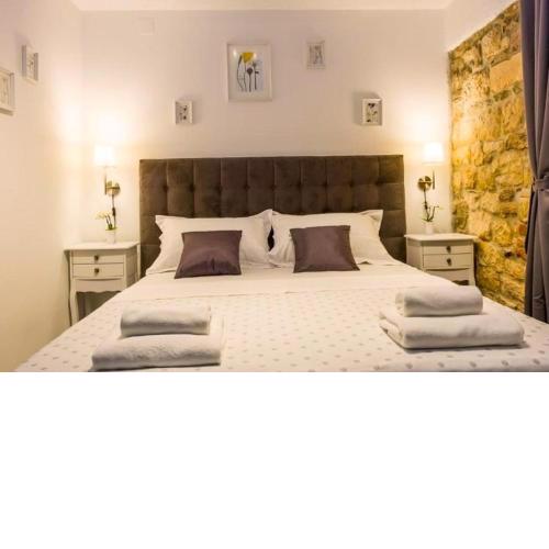 XIV Century Rooms