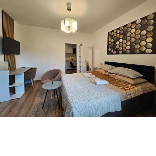 ZITA - Heart of Rovinj, apartment for 2, free parking, 2min center, 5min beach walk